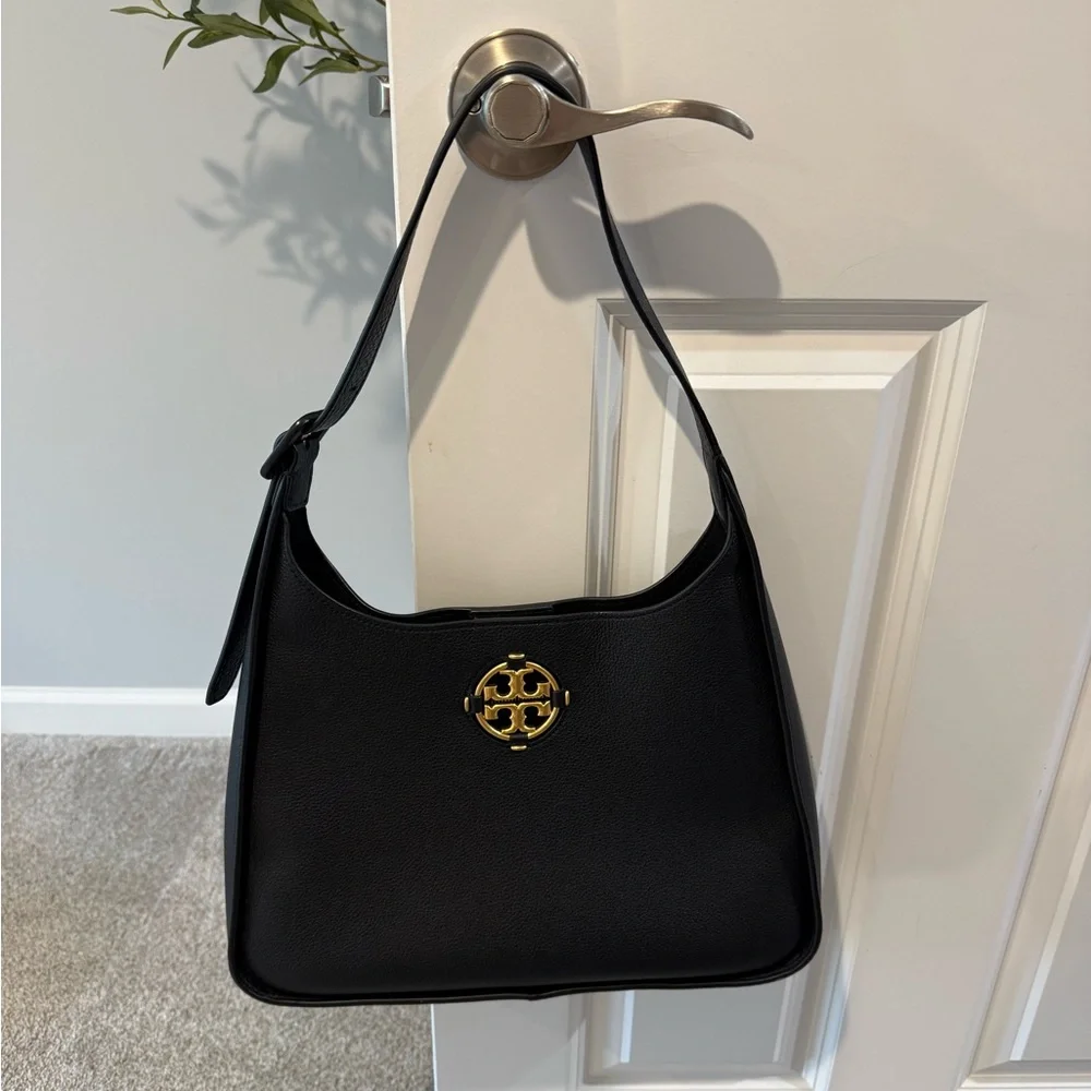 Tory Burch Miller Classic Shoulder Hobo bag in black - Picture 2 of 6